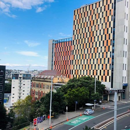 Spacious Character Apartment オークランド エクステリア 写真